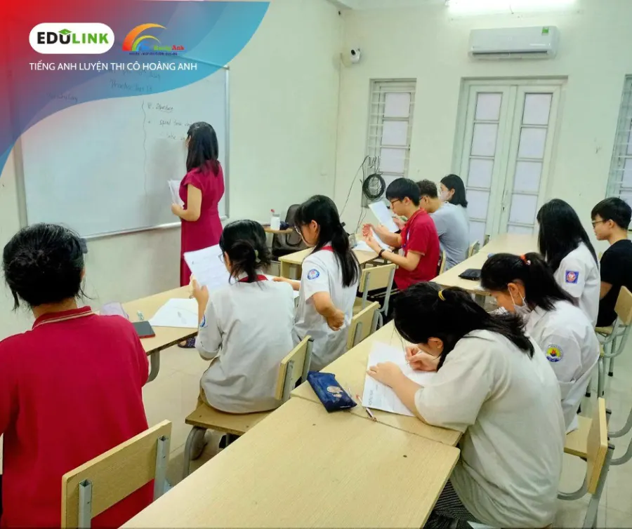Lớp Tiếng Anh Luyện Thi Cô Hoàng Anh - Cơ sở 6